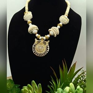 RARE Cadoro Vintage Seashell Bead Necklace Gold Tone Accent Costume Jewelry